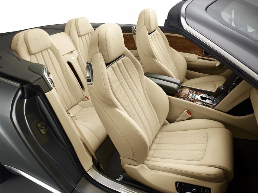Интерьер Bentley Continental GT Convertible 2011 года  (фото 2 из 37)